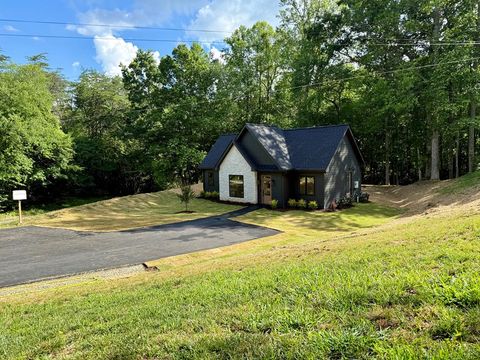 Single Family Residence in Hiawassee GA 919 Bauer Road.jpg
