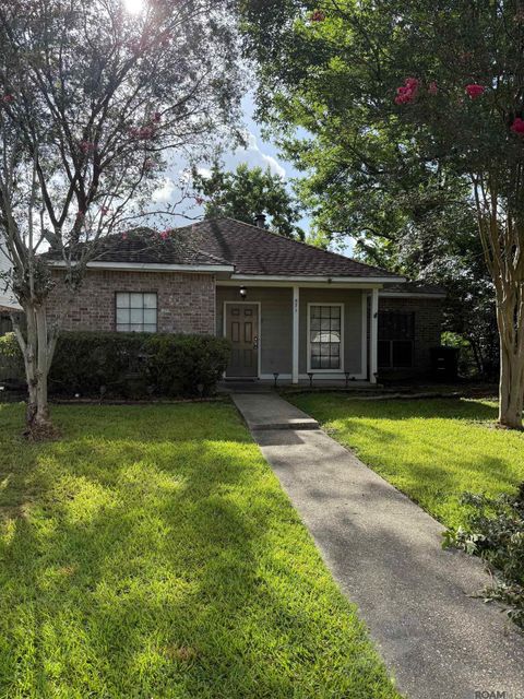 Single Family Residence in Baton Rouge LA 571 Fawn Lake Dr.jpg