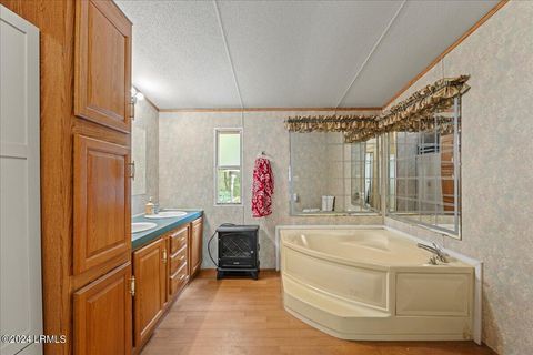 Mobile Home in Ridgeland SC 380 Langfordville Road 8.jpg