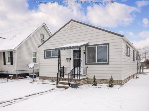 Ranch in Saint Albans WV 2374 Harrison Avenue.jpg