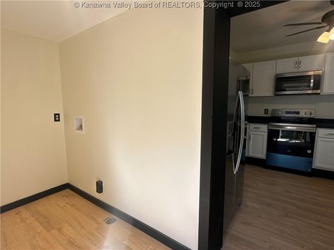 Single Family Residence in Charleston WV 850 Springdale Drive 10.jpg