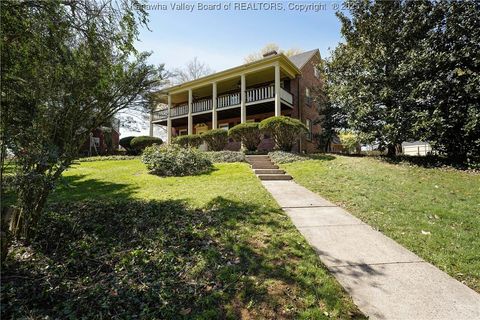 Single Family Residence in Saint Albans WV 1055 Highland Drive.jpg