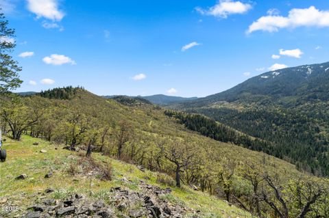  in Ashland OR 3727 Old Hwy 99.jpg