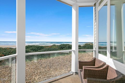 Condominium in South Beach OR 5852 SW Cupola Drive.jpg
