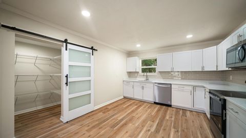 Single Family Residence in Jacksonville FL 11734 Wynell Rd 4.jpg
