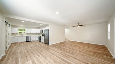 Single Family Residence in Jacksonville FL 11734 Wynell Rd 2.jpg