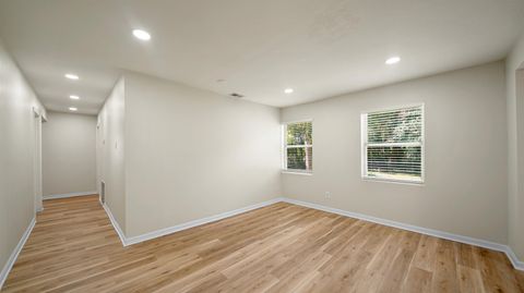 Single Family Residence in Jacksonville FL 11734 Wynell Rd 11.jpg