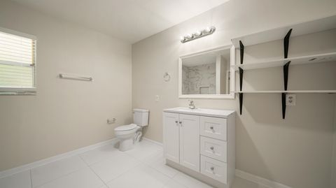 Single Family Residence in Jacksonville FL 11734 Wynell Rd 8.jpg