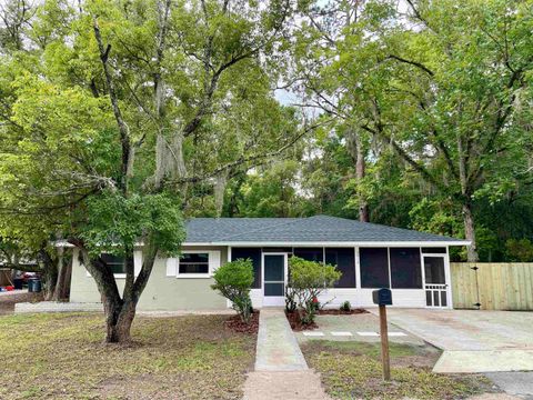 Single Family Residence in Gainesville FL 1715 NE 6th Place.jpg