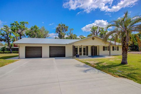 Single Family Residence in Crescent City FL 138 Hicks Ave.jpg