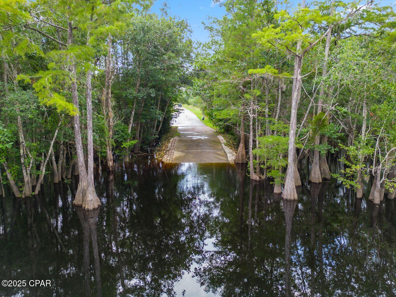 1718 Davis Peacock Rd, Kinard, FL 32449