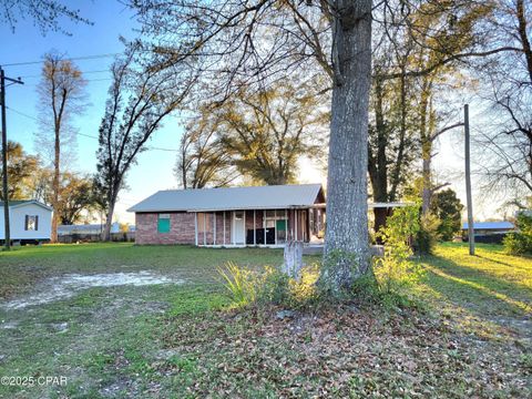 Single Family Residence in Grand Ridge FL 1991 Finley Avenue.jpg