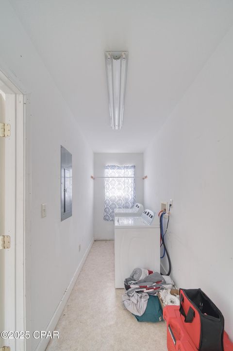 Single Family Residence in Sneads FL 7502 Highway 90 18.jpg