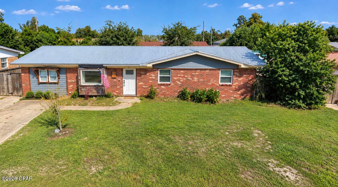 209 Charlene Dr, Panama City, FL 32404
