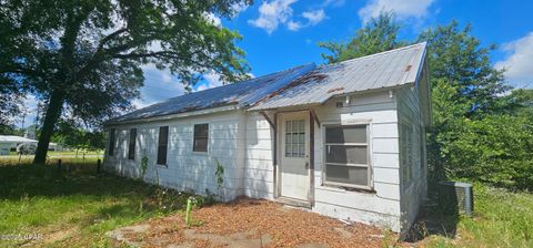 Single Family Residence in Sneads FL 7972 Old Spanish Trail.jpg