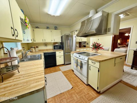 Single Family Residence in Sneads FL 8004 Church Street 11.jpg