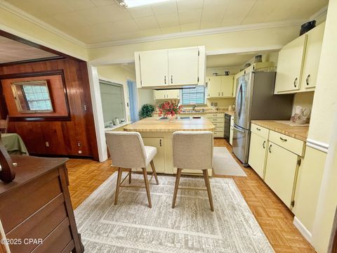 Single Family Residence in Sneads FL 8004 Church Street 8.jpg