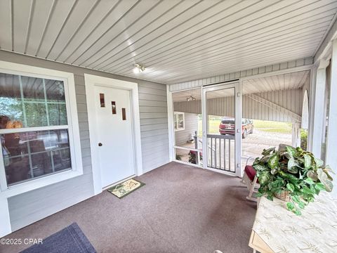 Single Family Residence in Sneads FL 8004 Church Street 7.jpg
