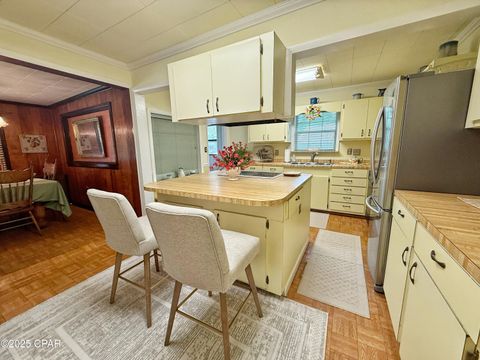 Single Family Residence in Sneads FL 8004 Church Street 12.jpg