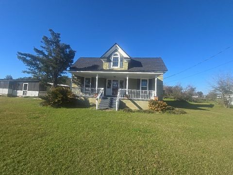 Single Family Residence in Other FL 15952 NE Chipola Street.jpg
