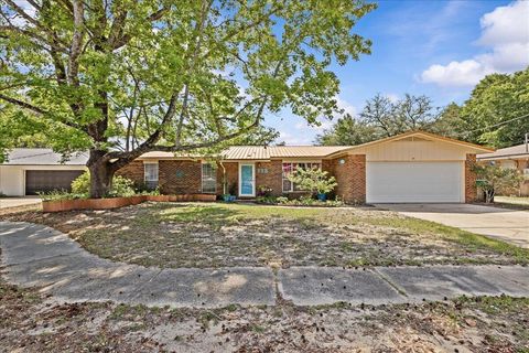 Single Family Residence in Niceville FL 115 Lincolnshire Drive.jpg