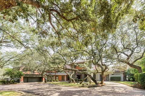 Single Family Residence in Gulf Breeze FL 204 Laura Lane.jpg