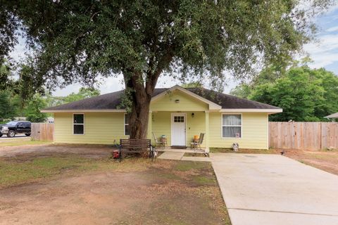 Single Family Residence in Milton FL 5425 Bluebird Street.jpg