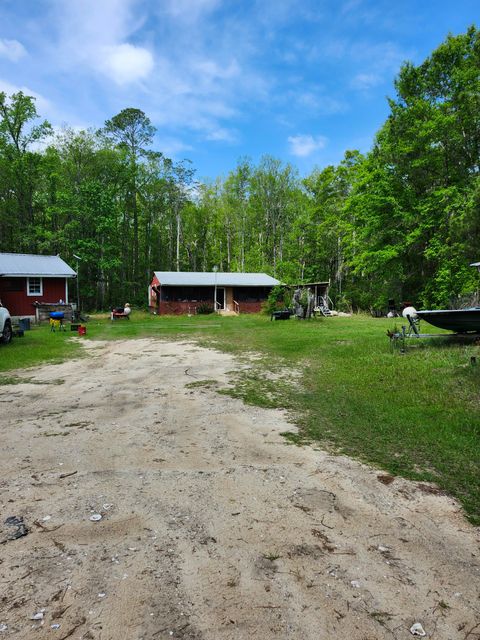 Single Family Residence in Ponce De Leon FL 392 & 402 Smokehouse Lake Road.jpg