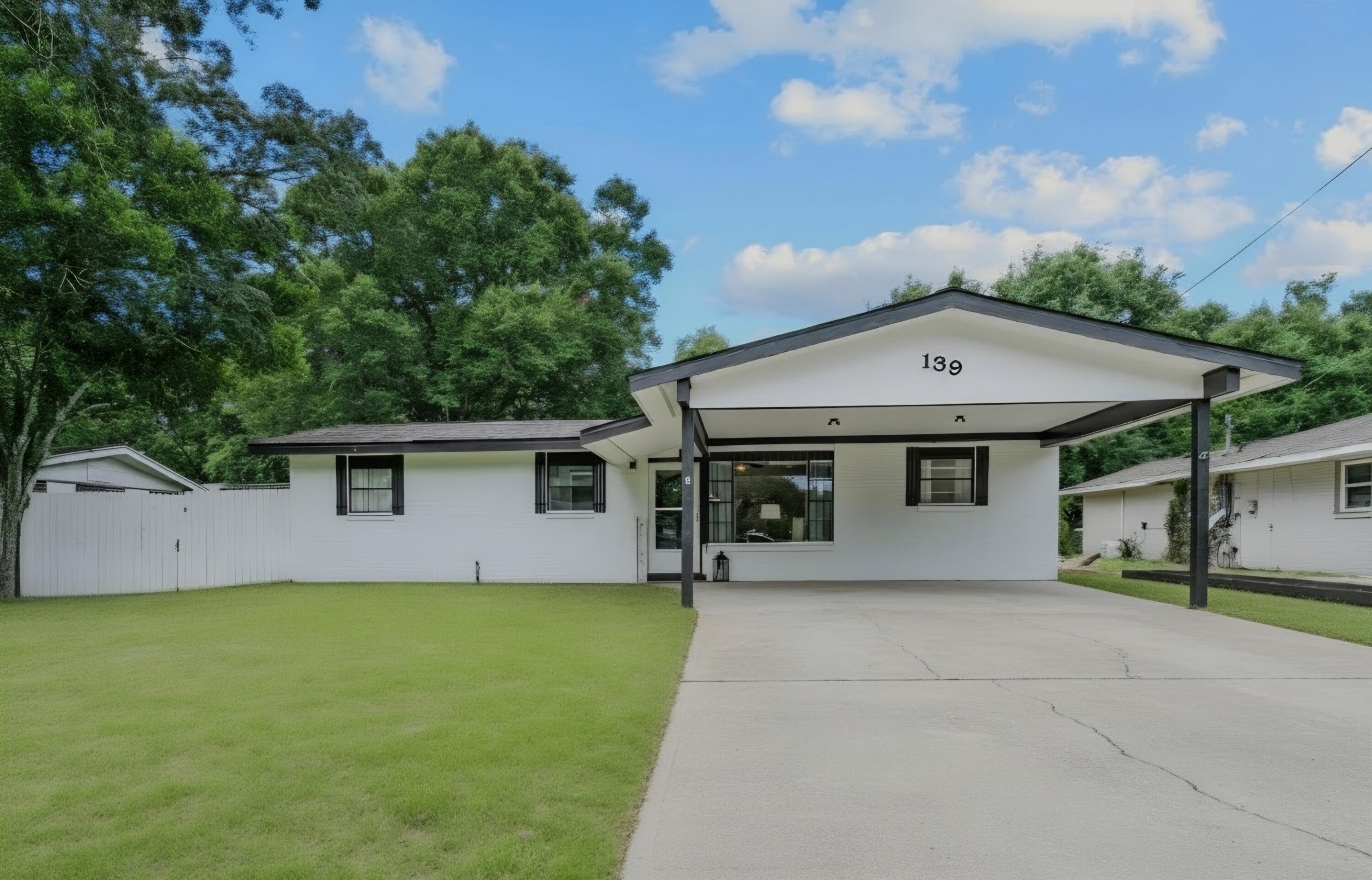 139 NW Robinwood Dr, Fort Walton Beach, FL 32548 photo