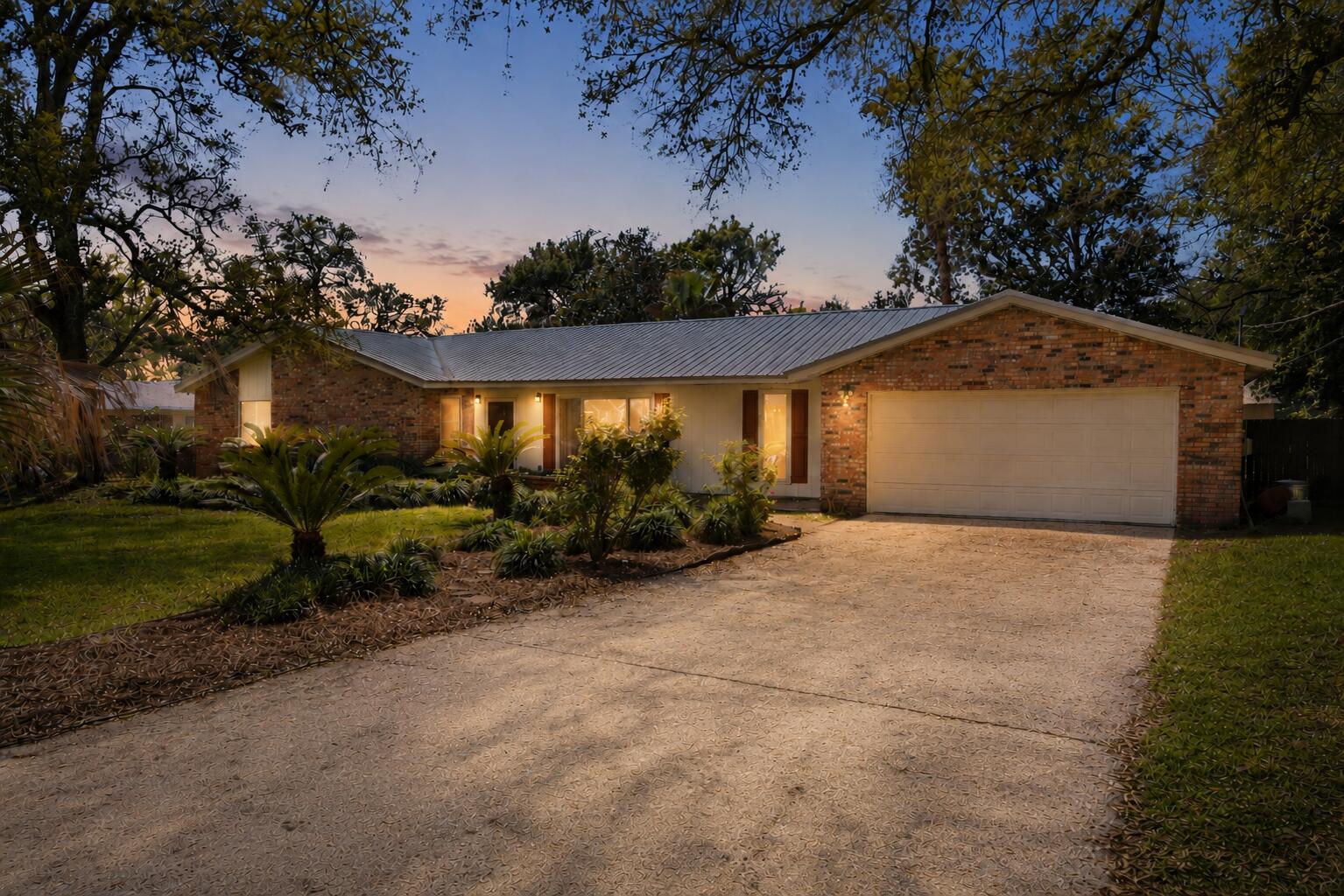 157 Country Club Rd, Shalimar, FL 32579
