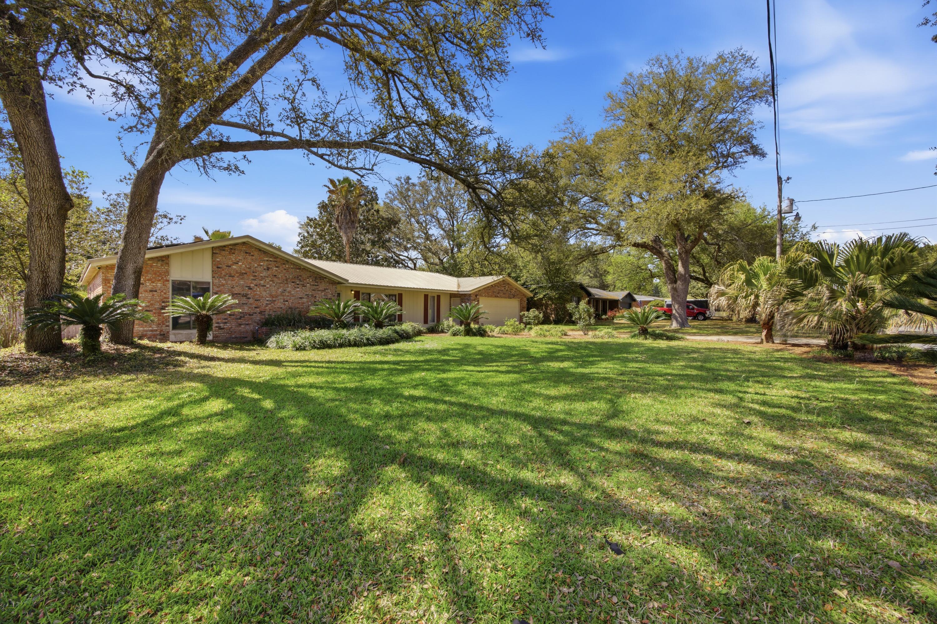 157 Country Club Rd, Shalimar, FL 32579 photo