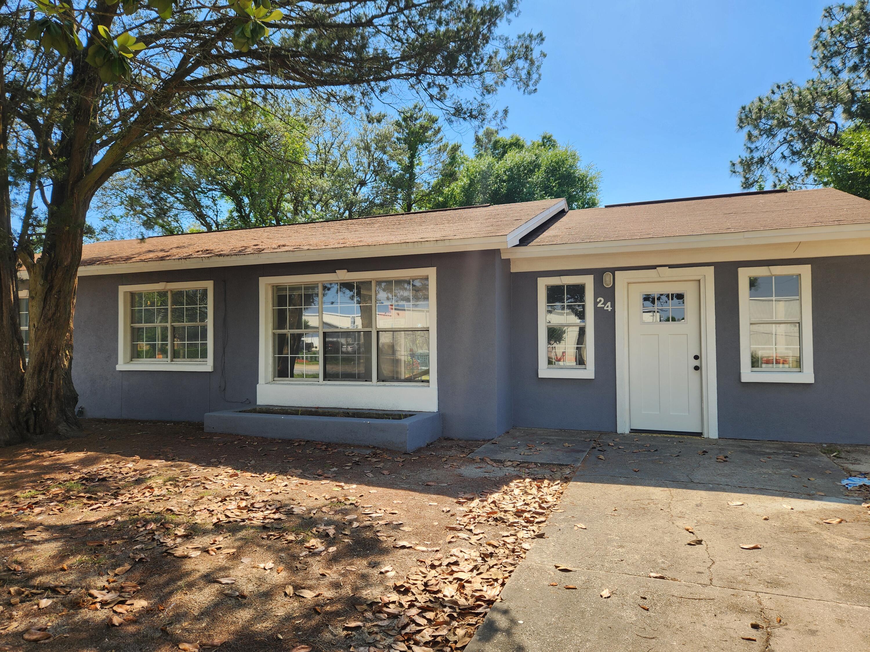 24 Robinwood Dr, Fort Walton Beach, FL 32548