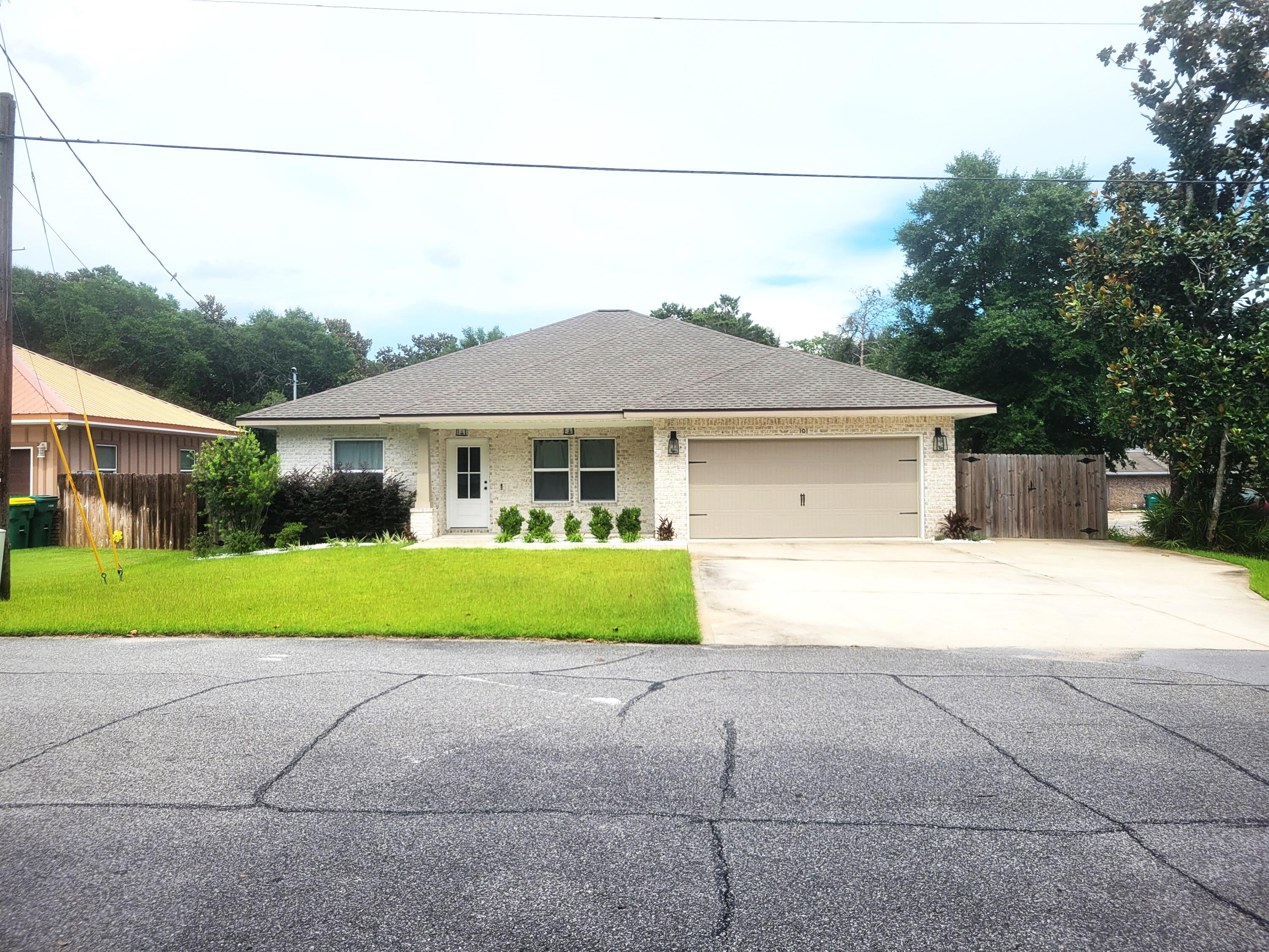 101 Doodle Ave, Fort Walton Beach, FL 32547