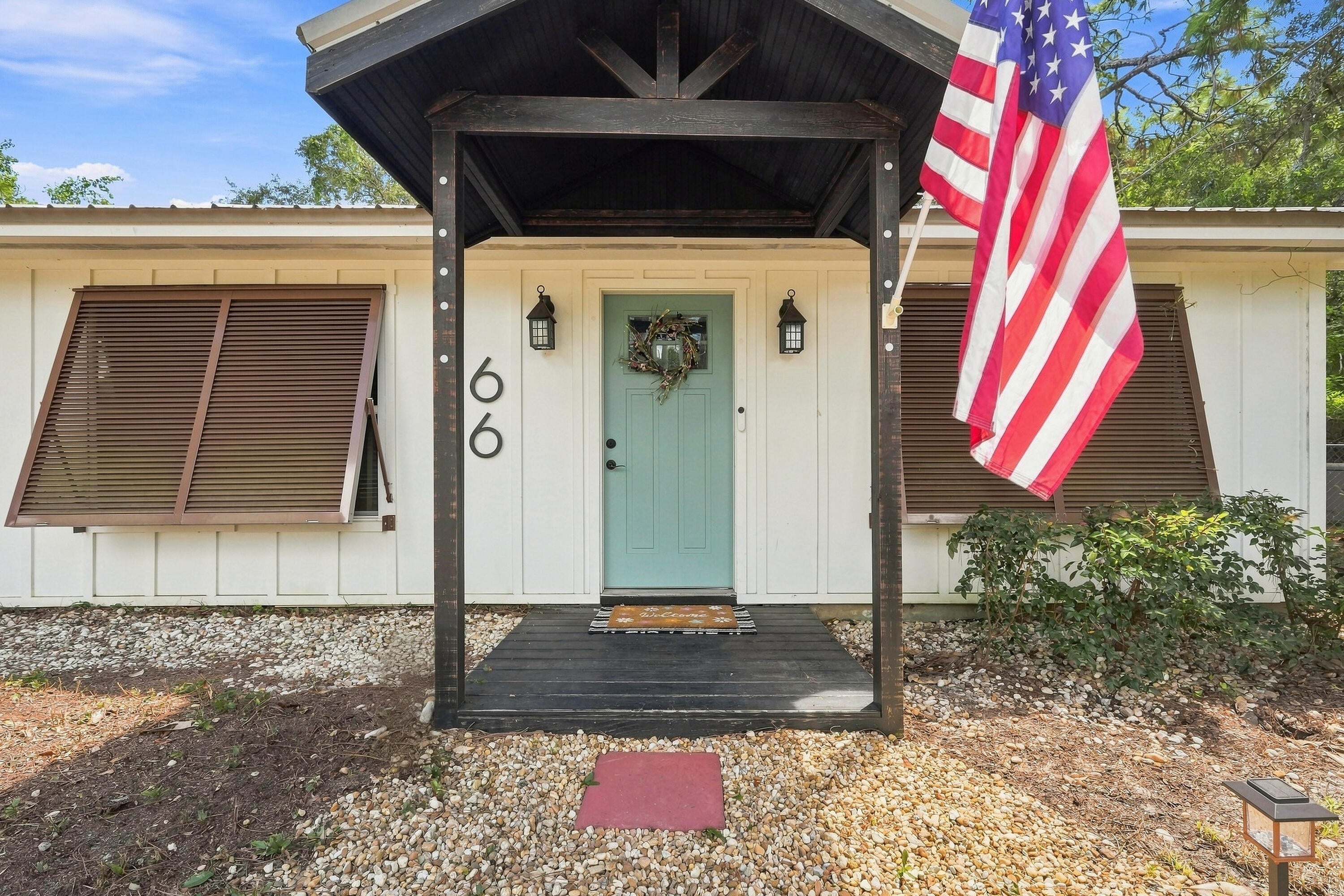 66 6 Ave, Shalimar, FL 32579