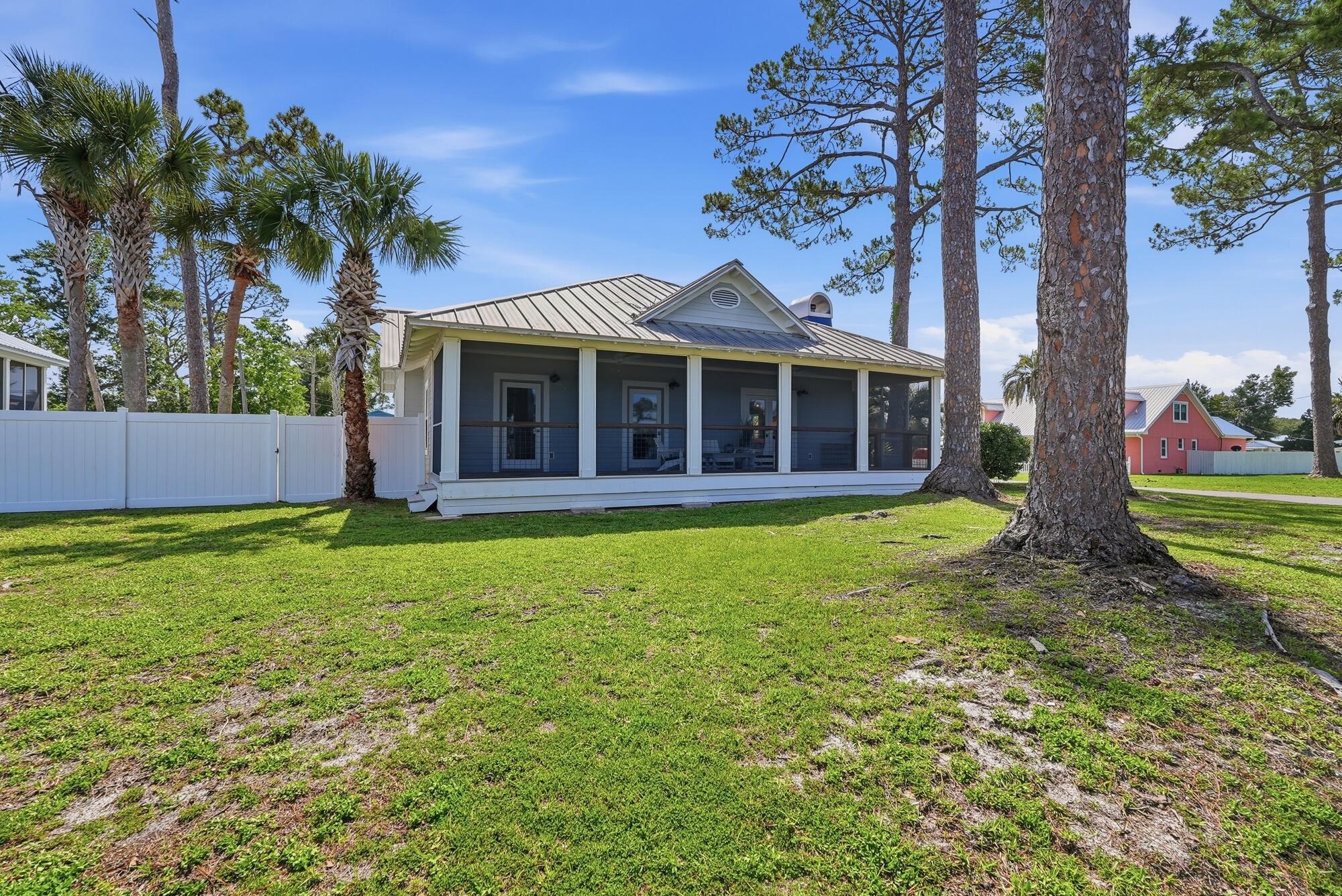 1511 Monument Ave, Port Saint Joe, FL 32456 photo