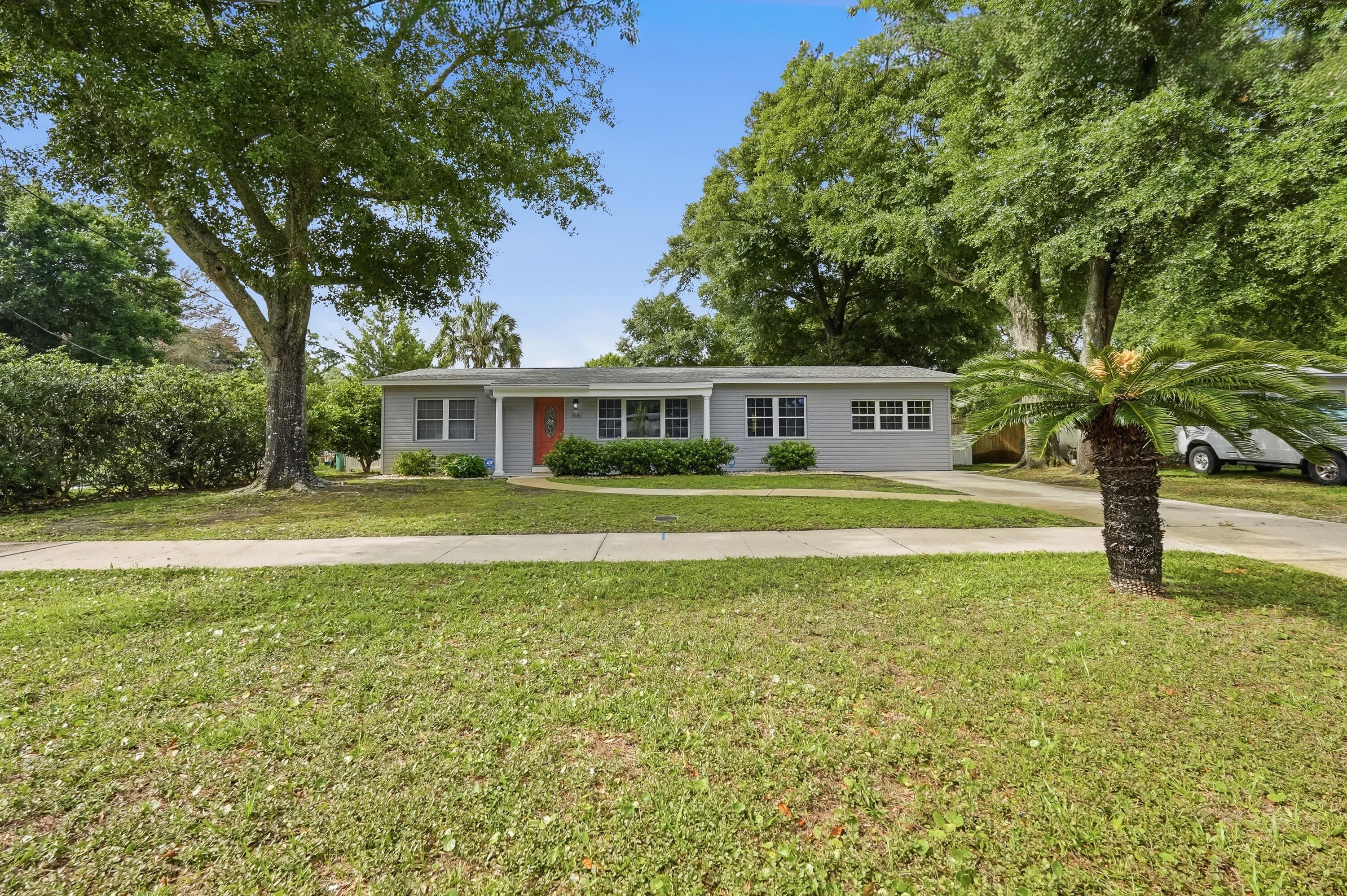 514 E Hollywood Blvd, Mary Esther, FL 32569 photo