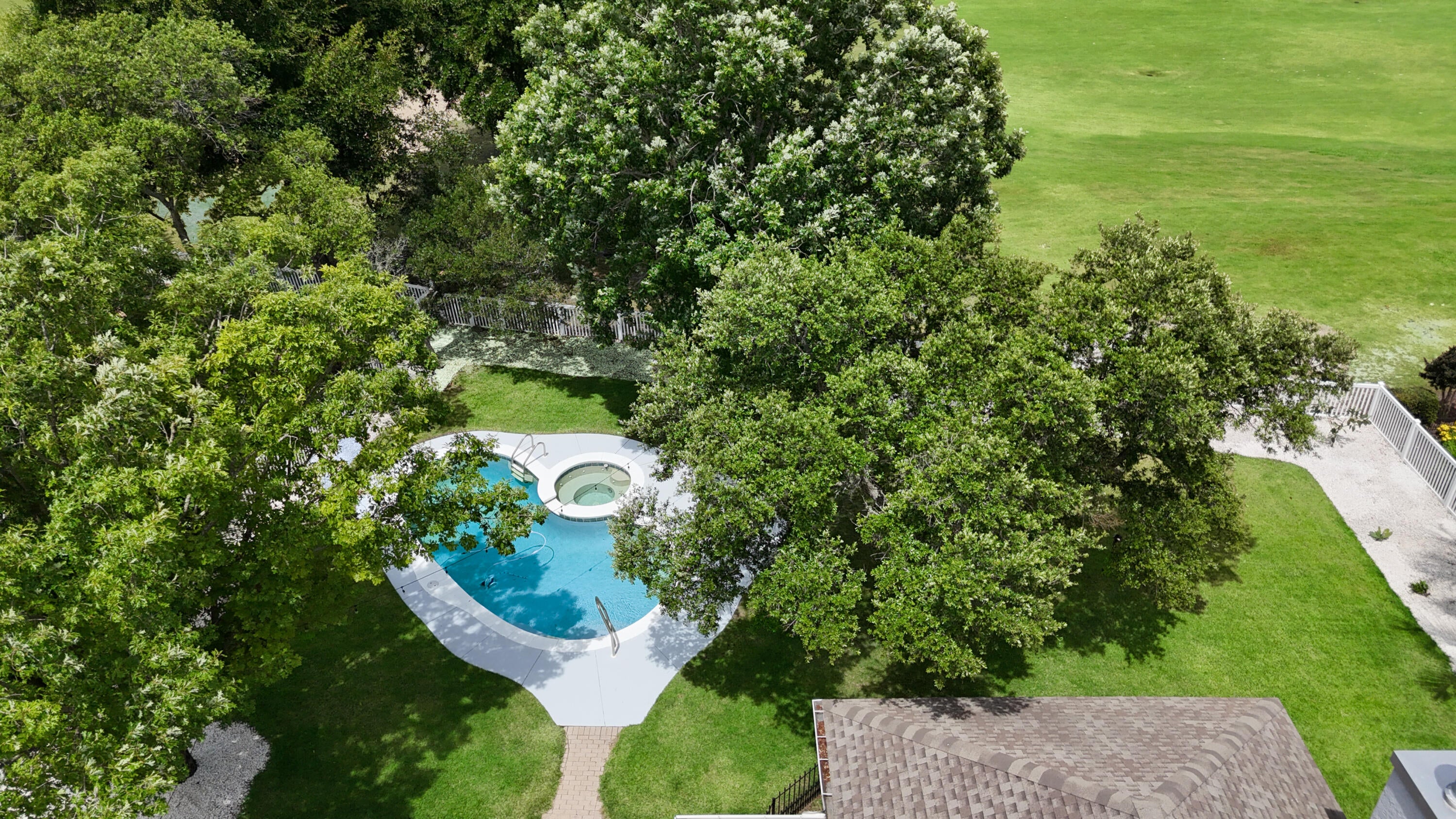 117 Legend Lake Dr, Panama City Beach, FL 32408 photo