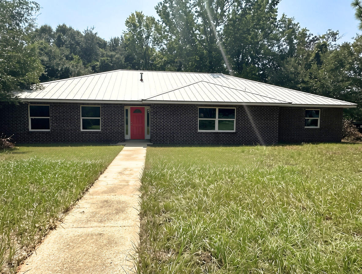 18 Hickory Ave, Shalimar, FL 32579