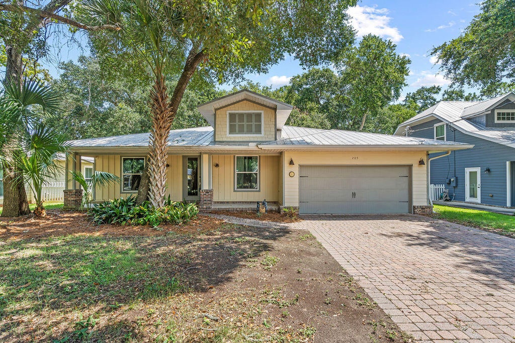 205 Alconese Ave, Fort Walton Beach, FL 32548