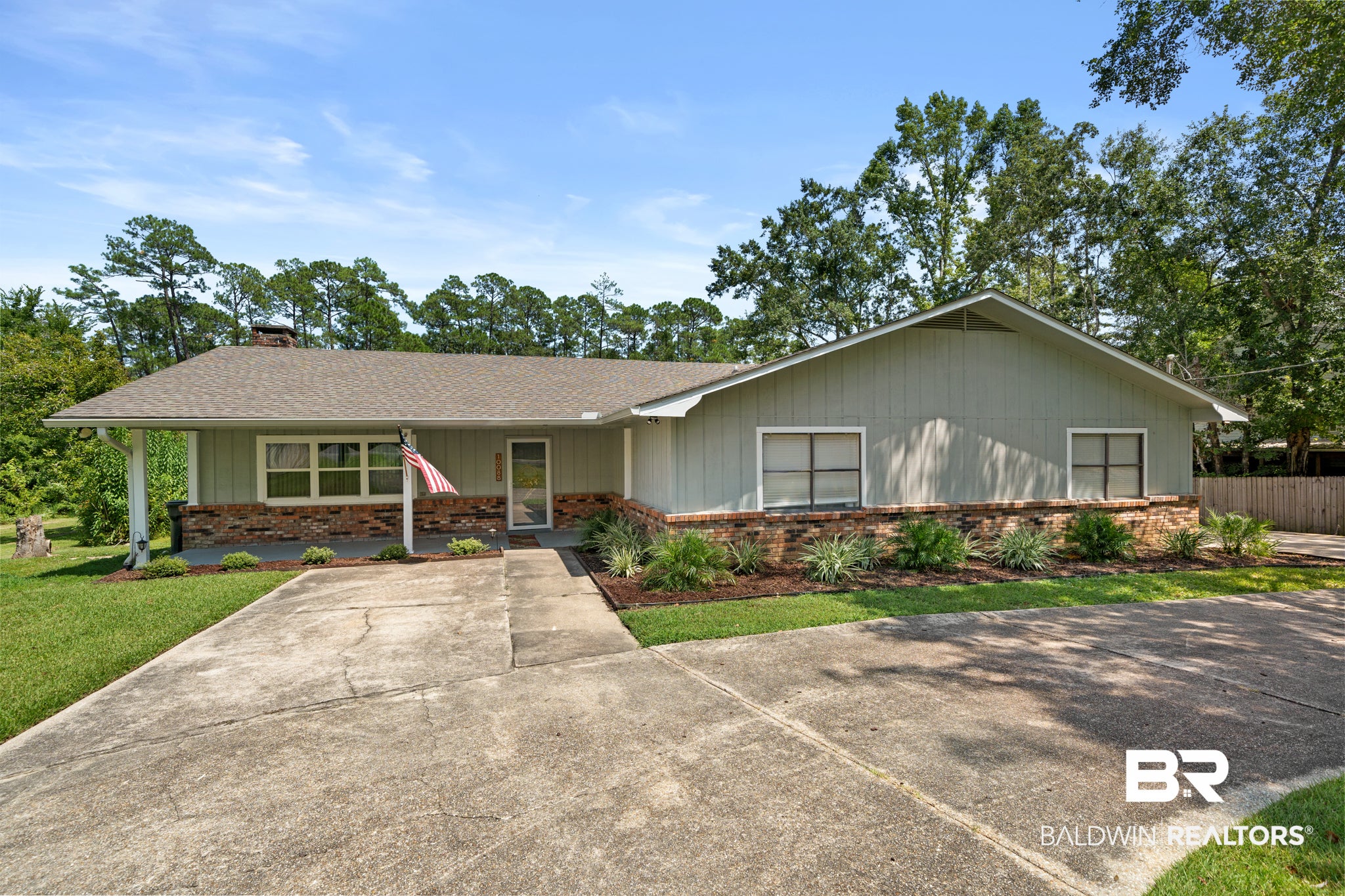 10088 Coleman Ln, Elberta, AL 36530