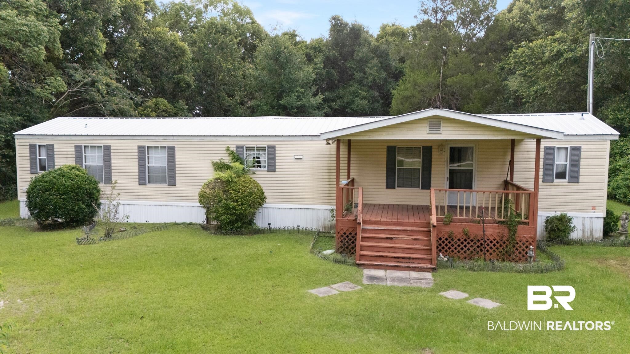 8594 Pensacola Ave, Perdido Beach, AL 36530