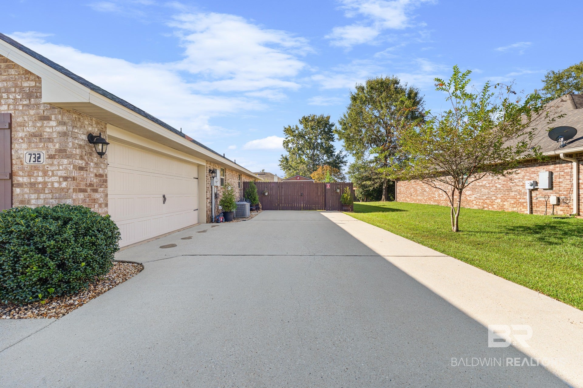 732 Edinburgh Ave, Foley, AL 36535 photo