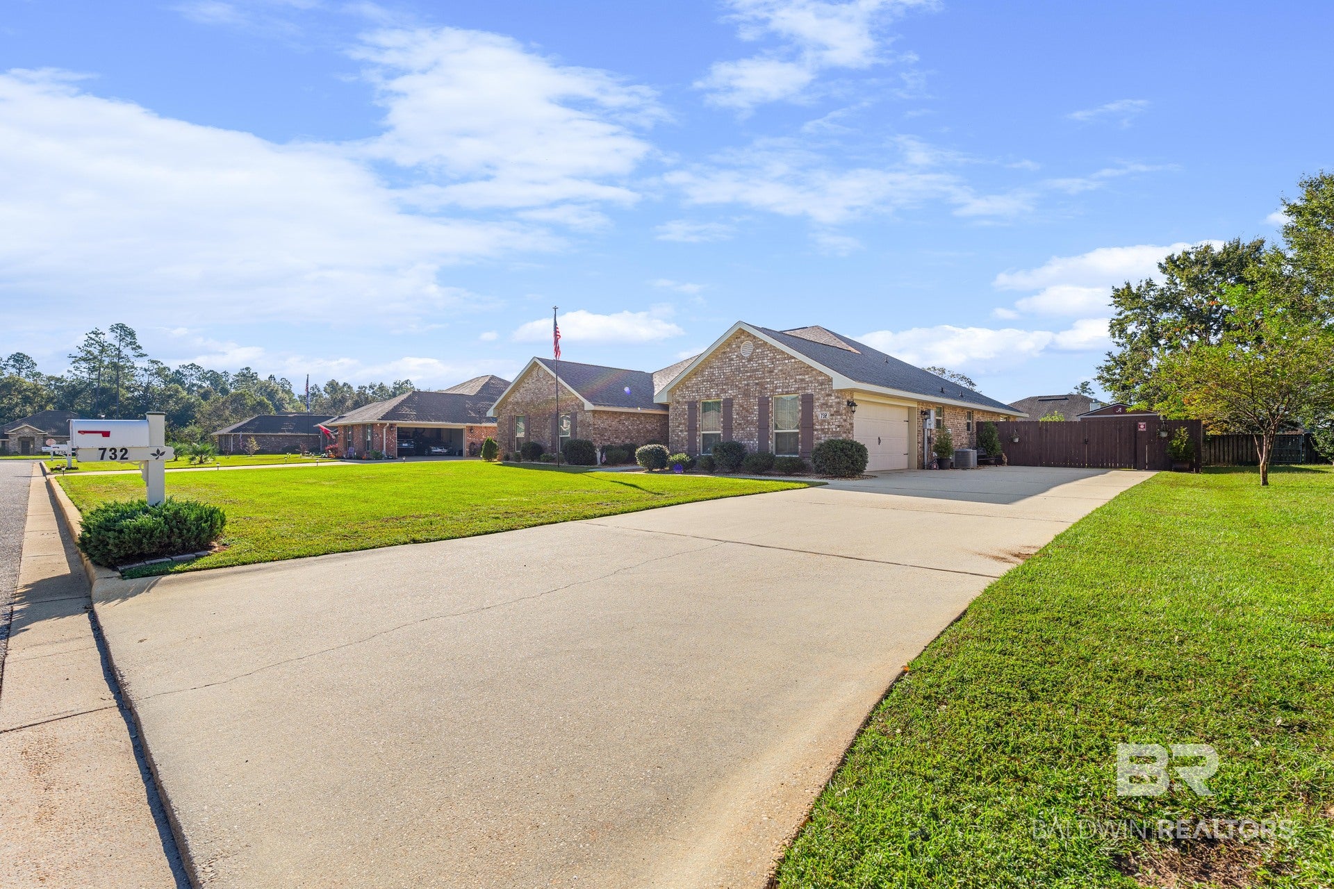 732 Edinburgh Ave, Foley, AL 36535 photo
