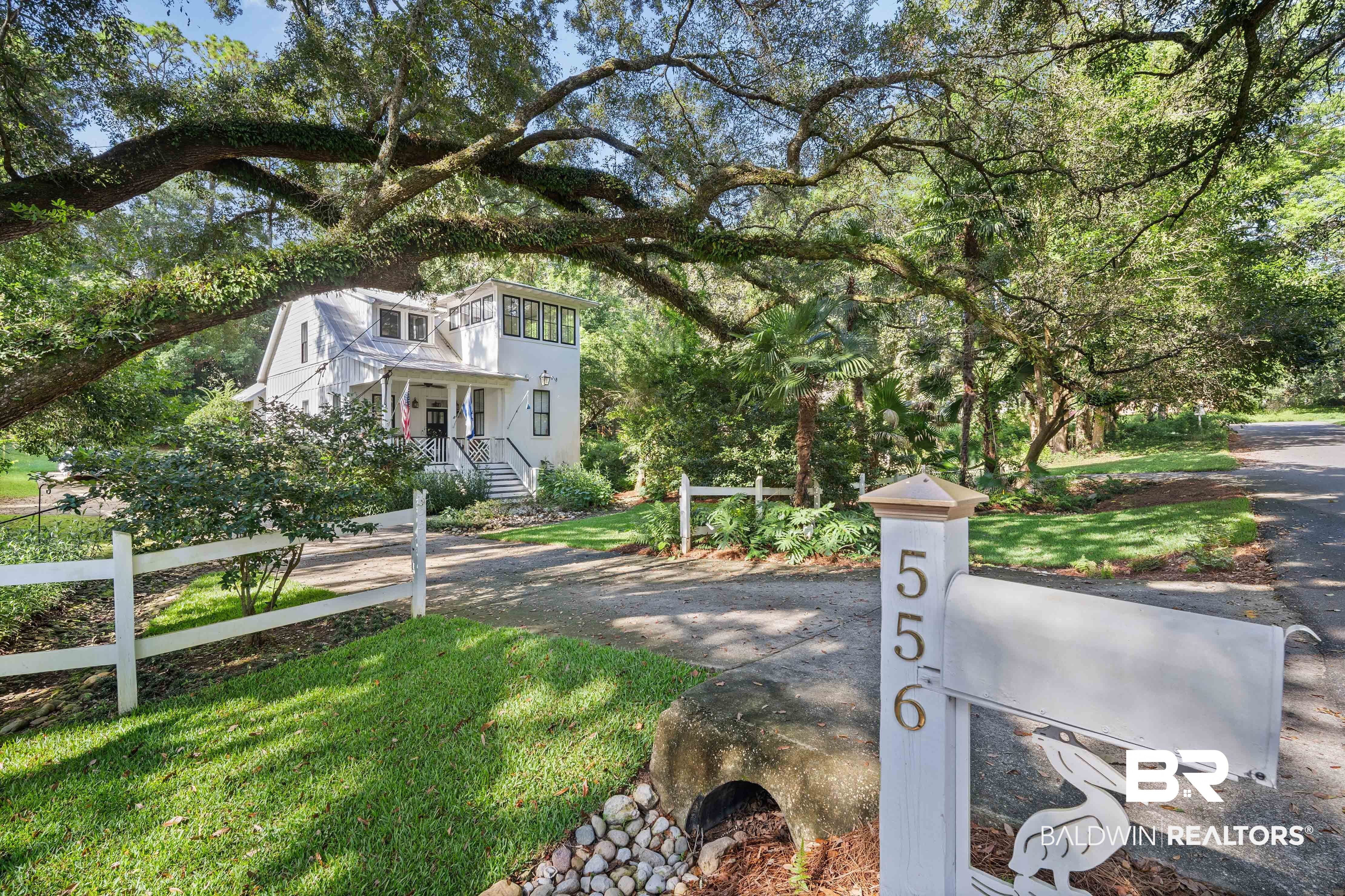 556 Johnson Ave, Fairhope, AL 36532