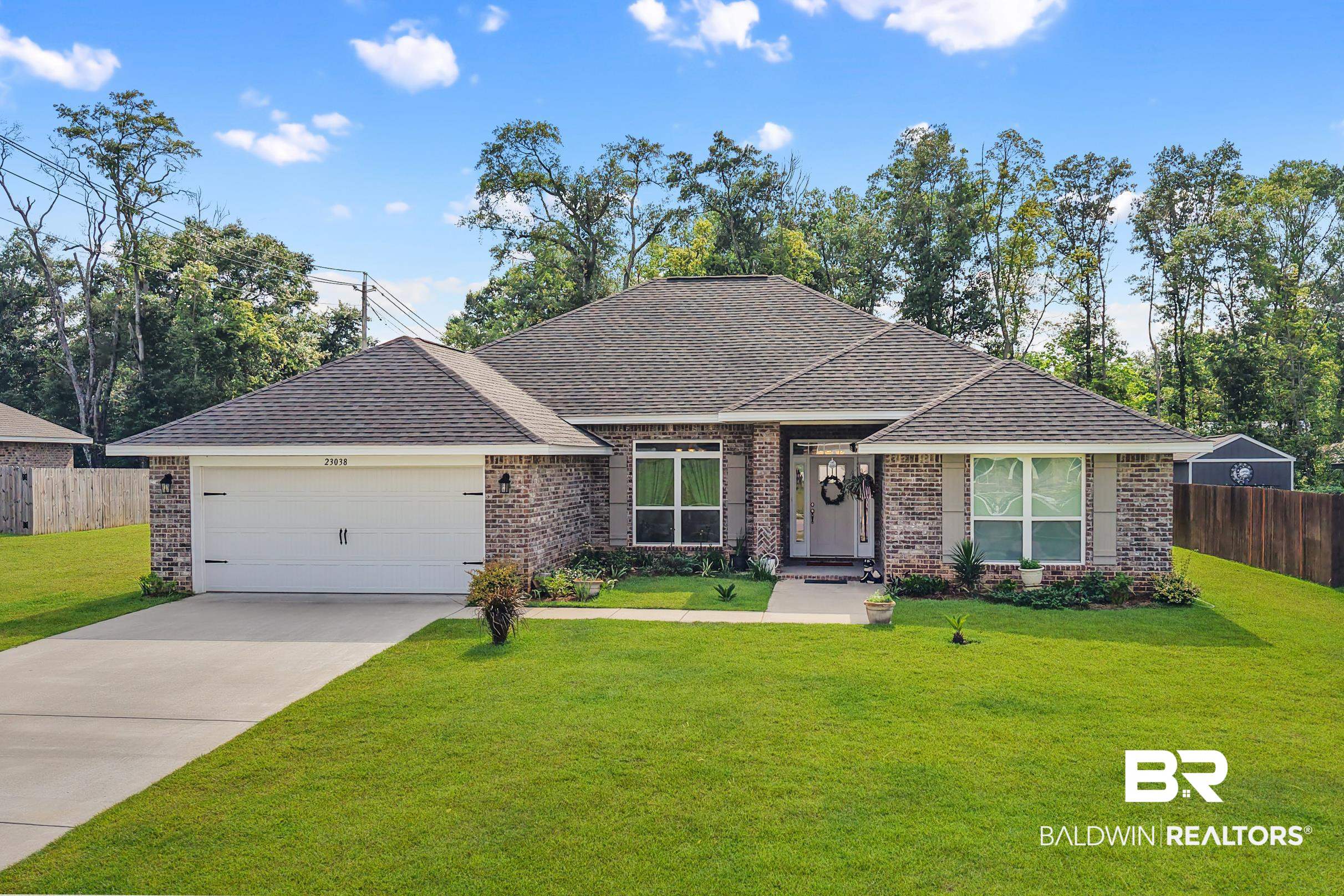 23038 Ridgewood Dr, Robertsdale, AL 36567