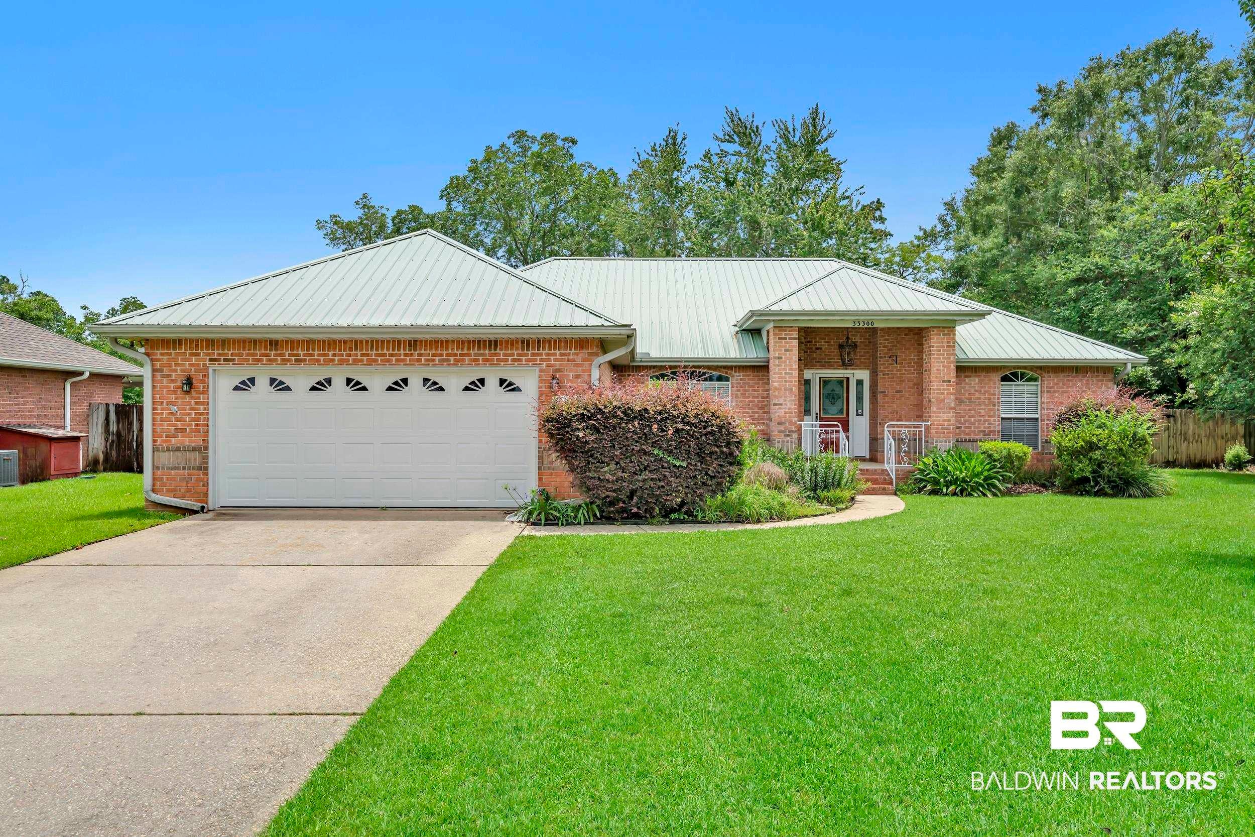 33300 Woodlands Dr, Lillian, AL 36549
