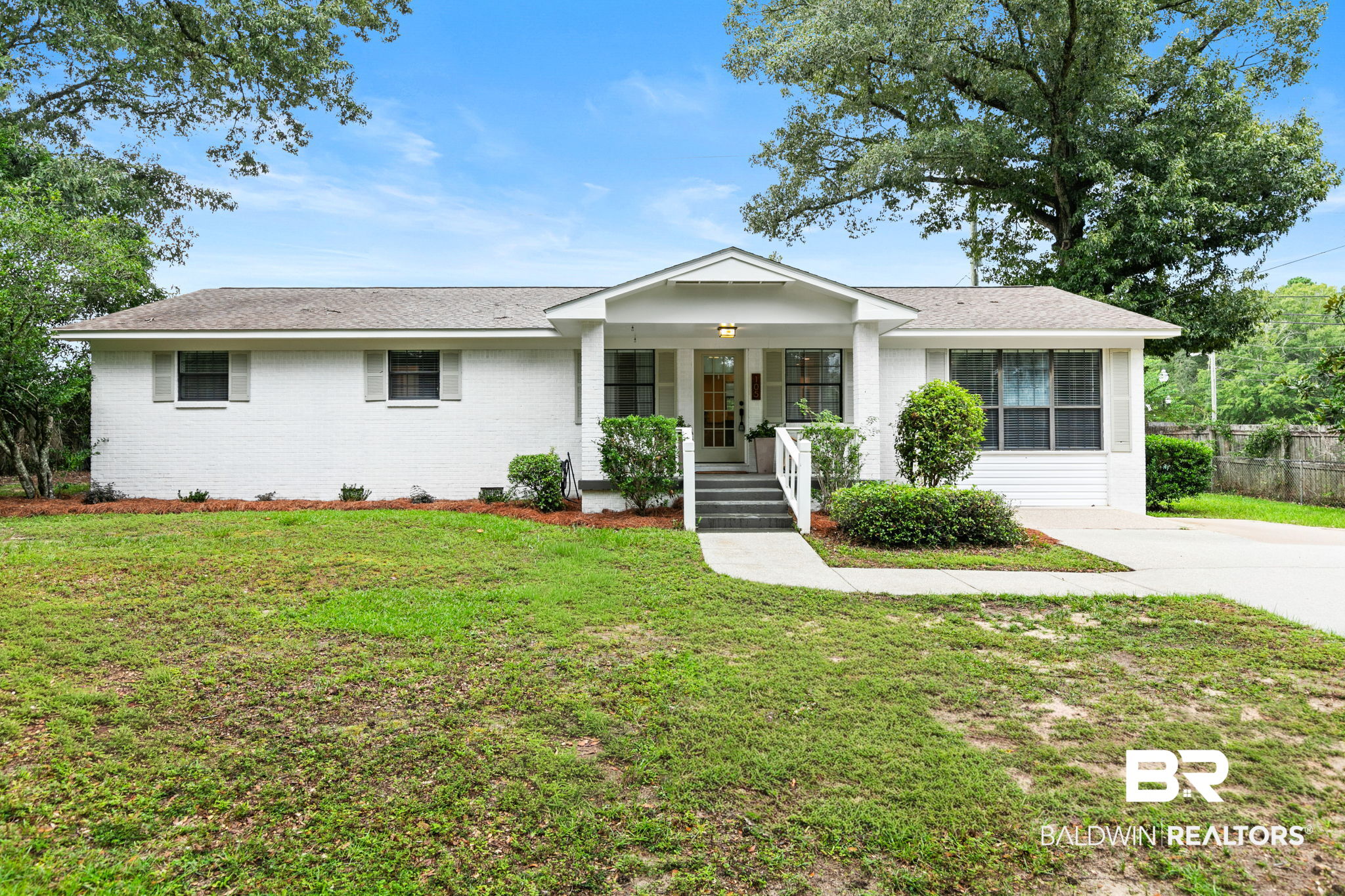 105 Sara Ave, Spanish Fort, AL 36527