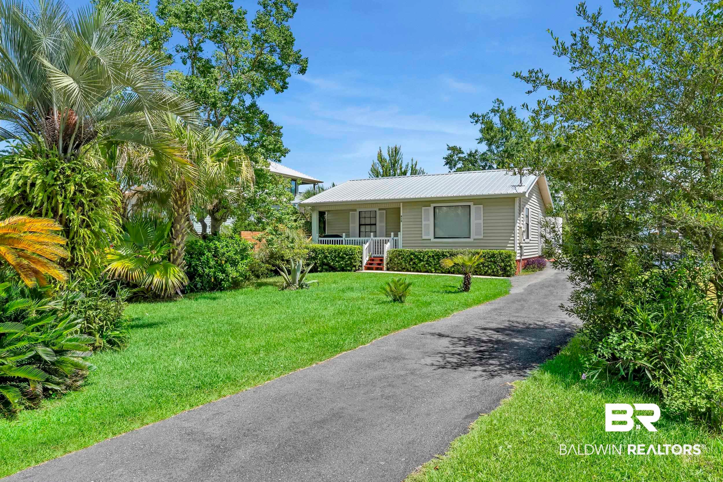 810 Canal Dr, Gulf Shores, AL 36542