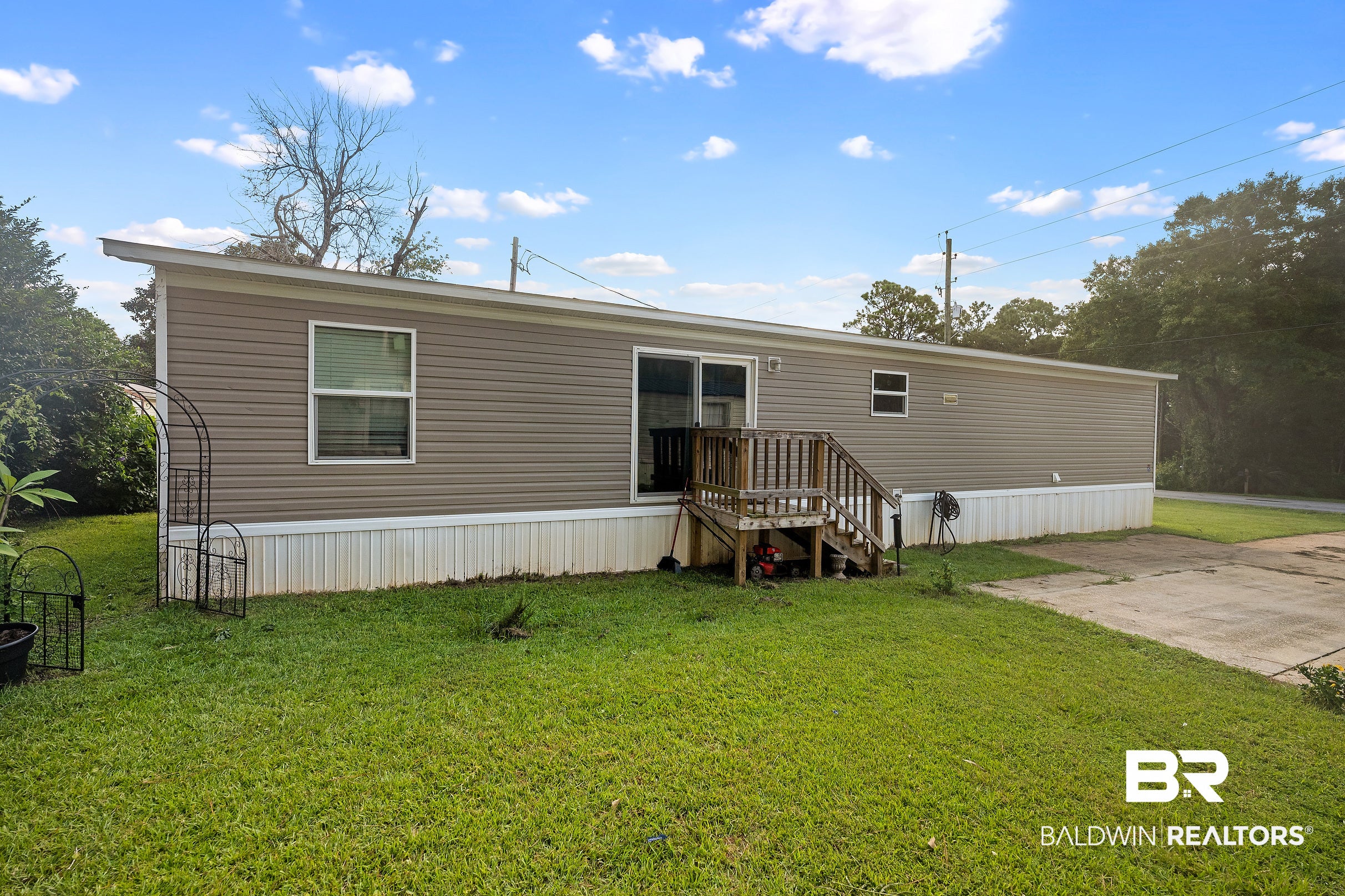1336 Ridgewood Dr, Lillian, AL 36549