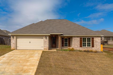 Single Family Residence in Hattiesburg MS 39 Island Oak St.jpg
